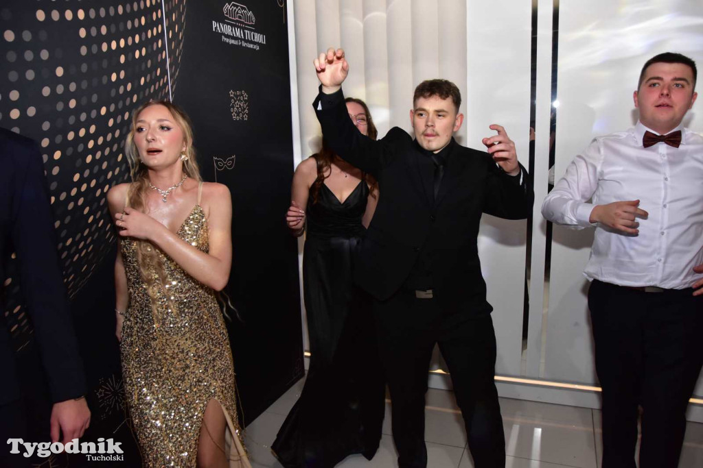 Tak bawi się młodzież! Studniówka ZSLiT / ZDJĘCIA + FILMY IMPREZA, TORT