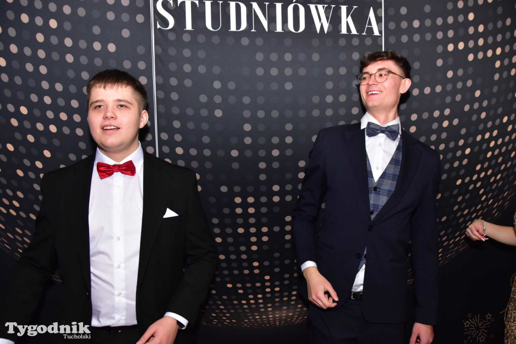 Tak bawi się młodzież! Studniówka ZSLiT / ZDJĘCIA + FILMY IMPREZA, TORT