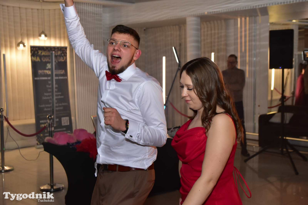 Tak bawi się młodzież! Studniówka ZSLiT / ZDJĘCIA + FILMY IMPREZA, TORT