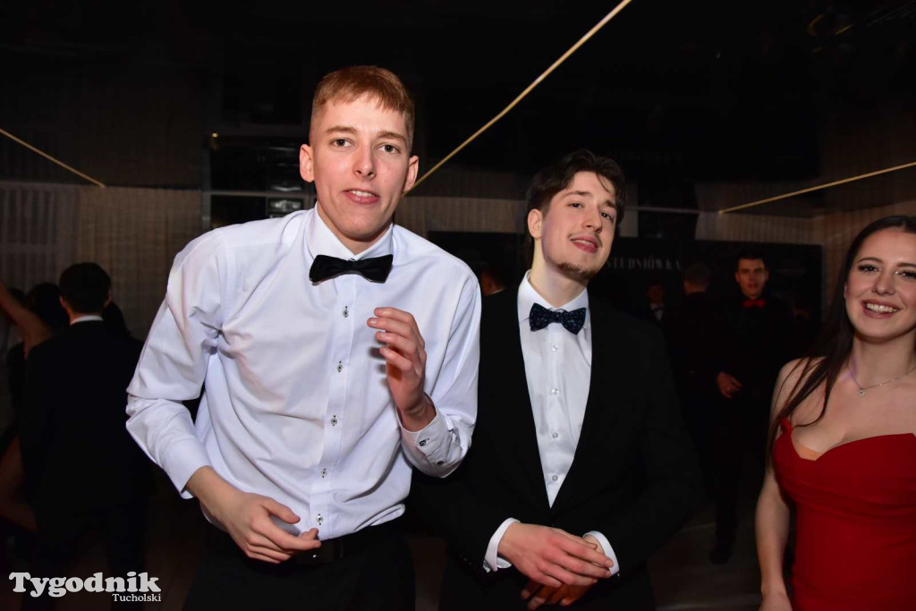 Tak bawi się młodzież! Studniówka ZSLiT / ZDJĘCIA + FILMY IMPREZA, TORT