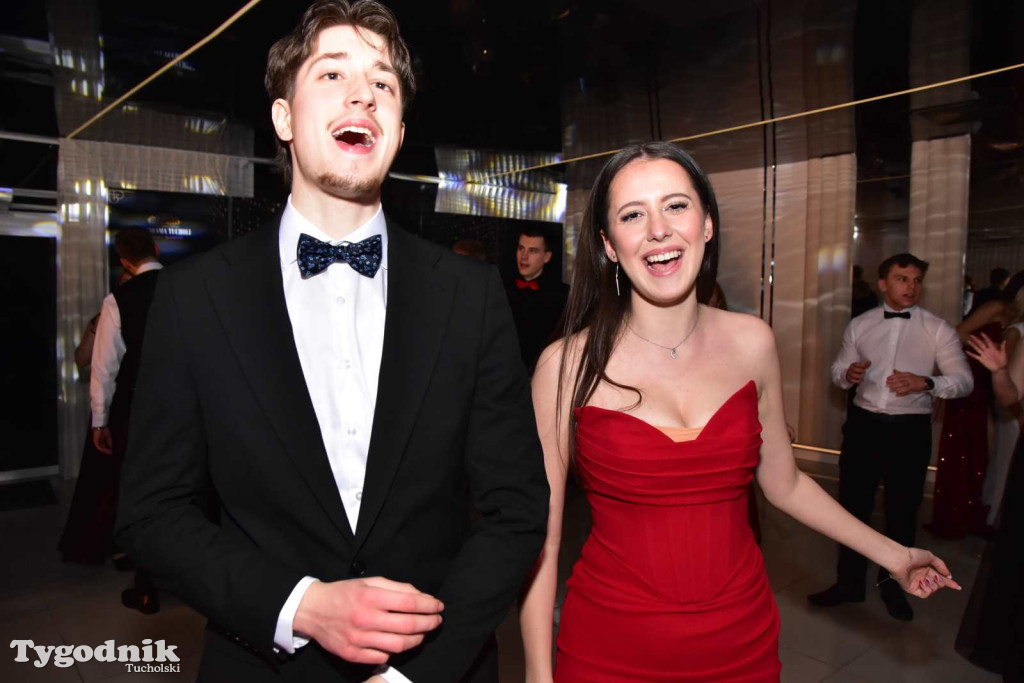 Tak bawi się młodzież! Studniówka ZSLiT / ZDJĘCIA + FILMY IMPREZA, TORT