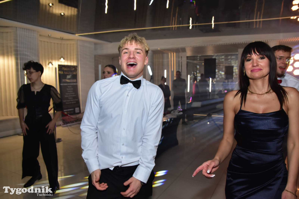 Tak bawi się młodzież! Studniówka ZSLiT / ZDJĘCIA + FILMY IMPREZA, TORT