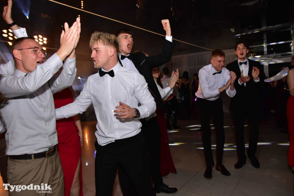 Tak bawi się młodzież! Studniówka ZSLiT / ZDJĘCIA + FILMY IMPREZA, TORT