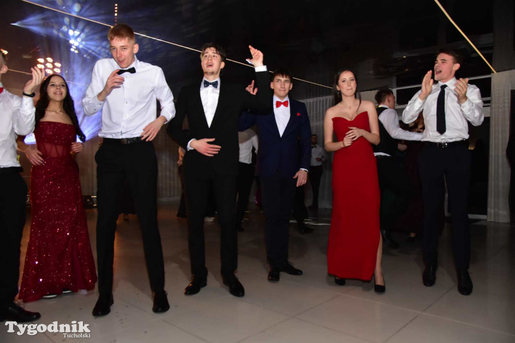 Tak bawi się młodzież! Studniówka ZSLiT / ZDJĘCIA + FILMY IMPREZA, TORT