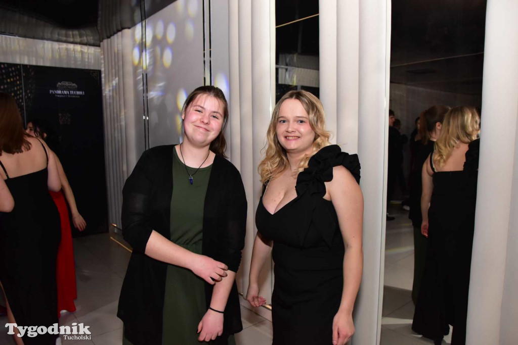 Tak bawi się młodzież! Studniówka ZSLiT / ZDJĘCIA + FILMY IMPREZA, TORT