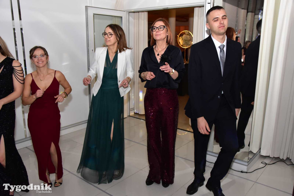 Tak bawi się młodzież! Studniówka ZSLiT / ZDJĘCIA + FILMY IMPREZA, TORT