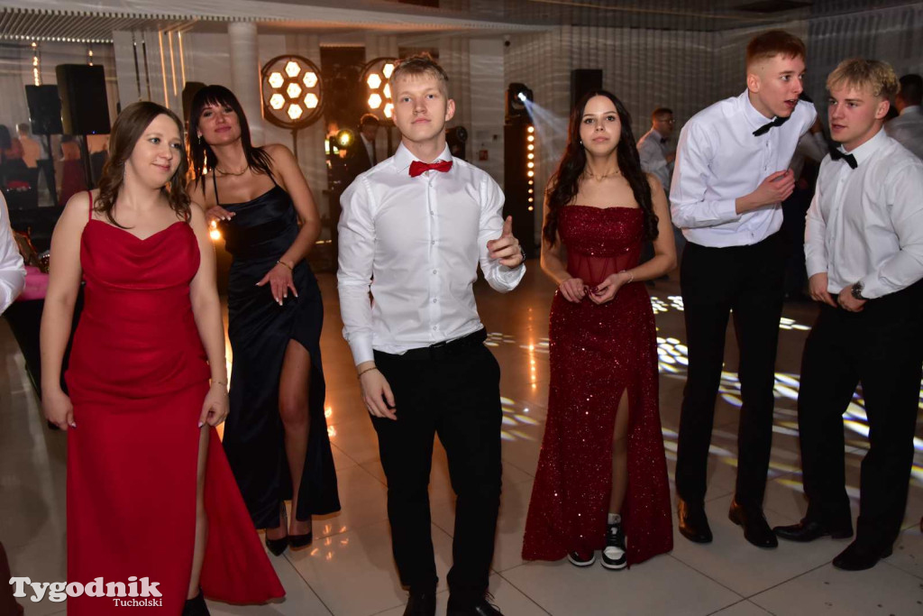 Tak bawi się młodzież! Studniówka ZSLiT / ZDJĘCIA + FILMY IMPREZA, TORT