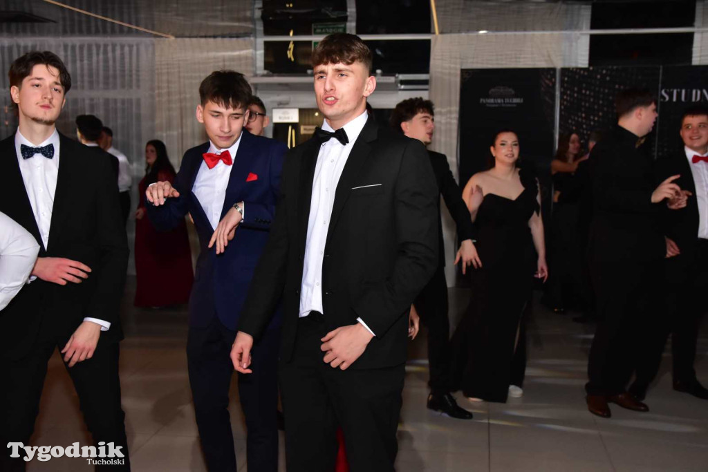 Tak bawi się młodzież! Studniówka ZSLiT / ZDJĘCIA + FILMY IMPREZA, TORT