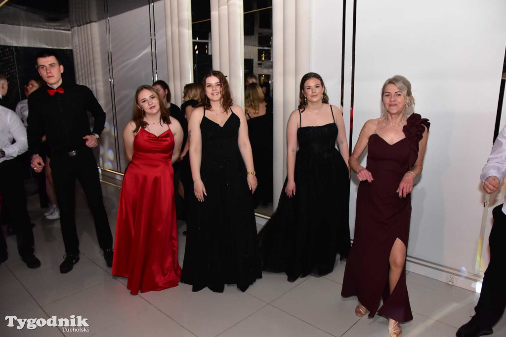 Tak bawi się młodzież! Studniówka ZSLiT / ZDJĘCIA + FILMY IMPREZA, TORT