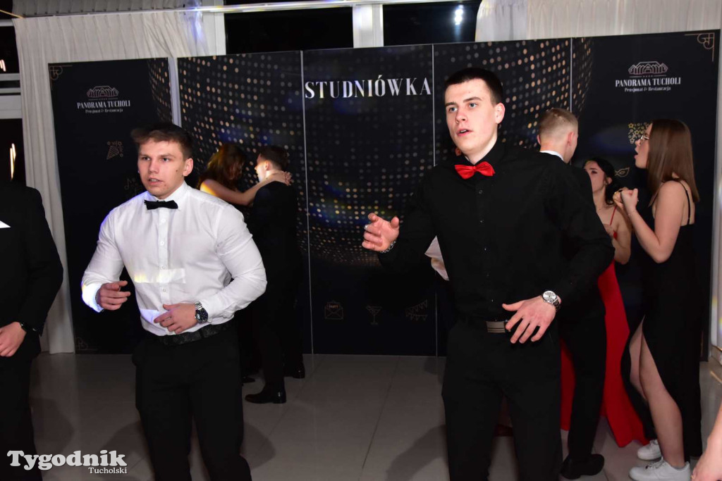 Tak bawi się młodzież! Studniówka ZSLiT / ZDJĘCIA + FILMY IMPREZA, TORT