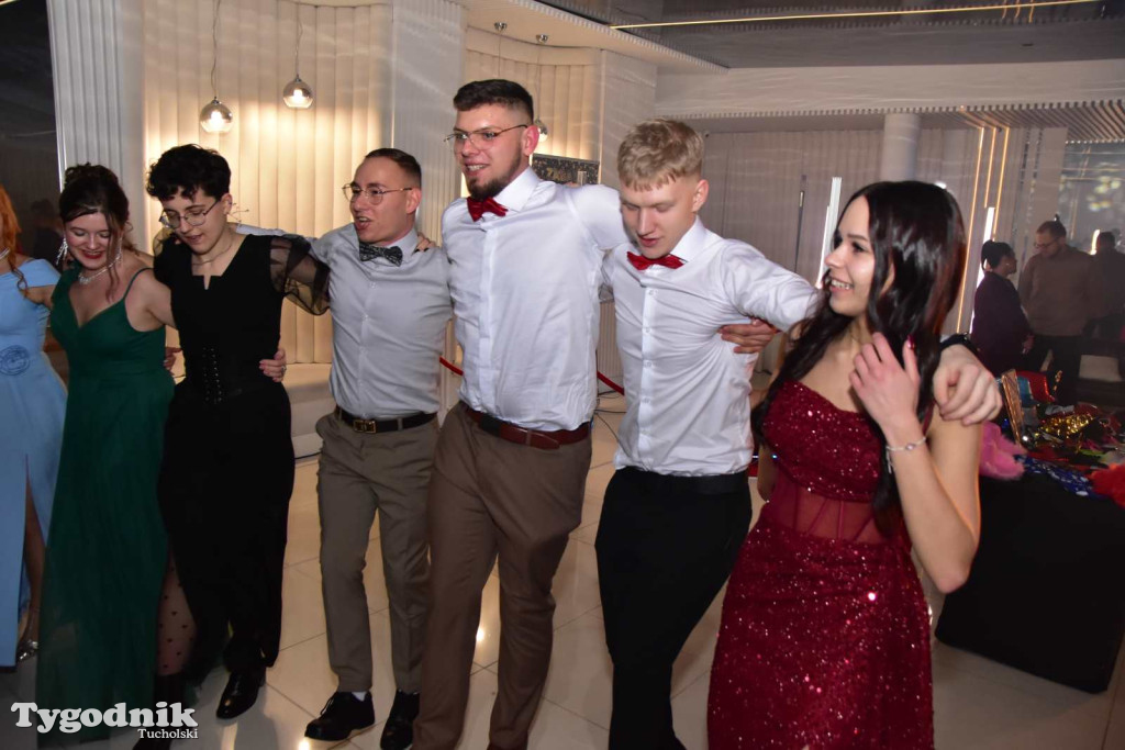 Tak bawi się młodzież! Studniówka ZSLiT / ZDJĘCIA + FILMY IMPREZA, TORT