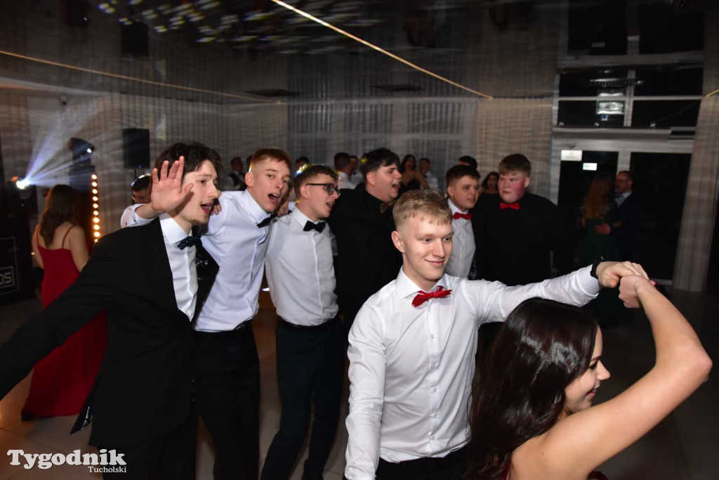 Tak bawi się młodzież! Studniówka ZSLiT / ZDJĘCIA + FILMY IMPREZA, TORT