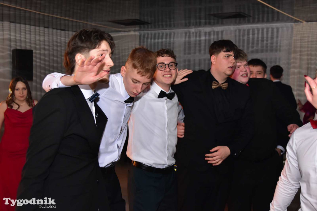 Tak bawi się młodzież! Studniówka ZSLiT / ZDJĘCIA + FILMY IMPREZA, TORT