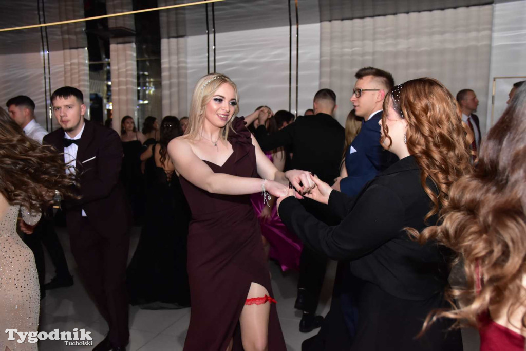 Tak bawi się młodzież! Studniówka ZSLiT / ZDJĘCIA + FILMY IMPREZA, TORT