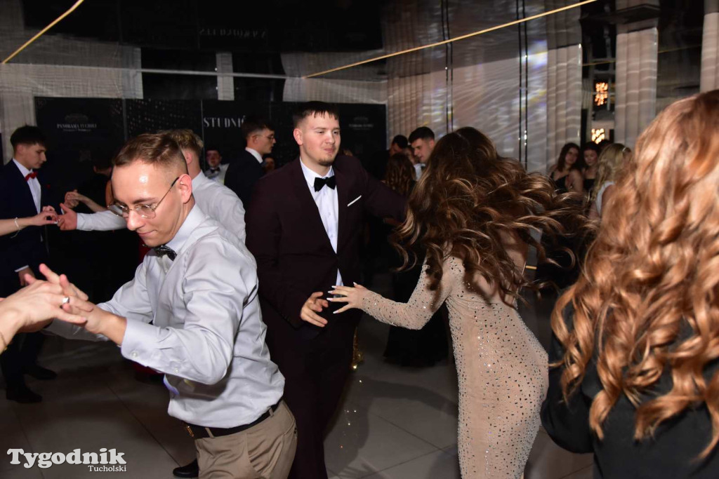 Tak bawi się młodzież! Studniówka ZSLiT / ZDJĘCIA + FILMY IMPREZA, TORT