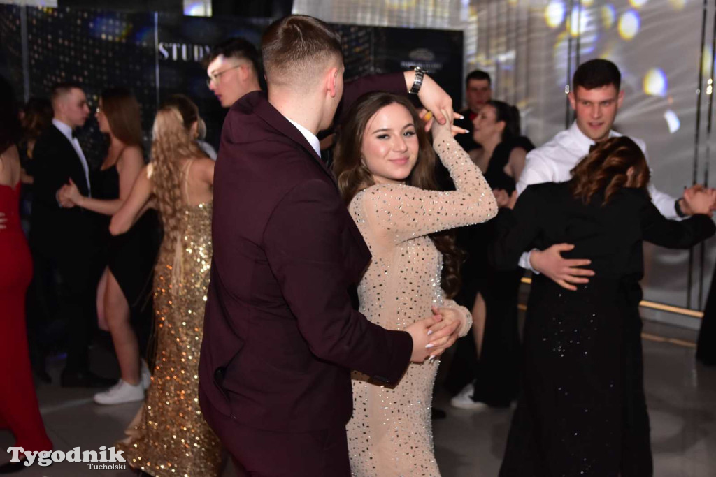 Tak bawi się młodzież! Studniówka ZSLiT / ZDJĘCIA + FILMY IMPREZA, TORT