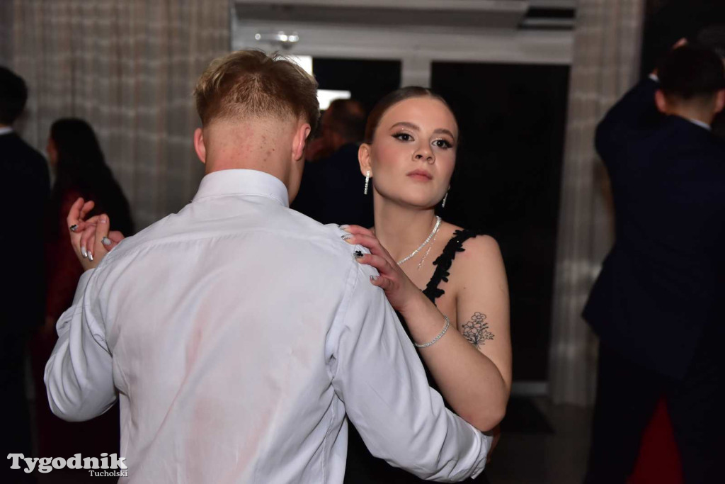 Tak bawi się młodzież! Studniówka ZSLiT / ZDJĘCIA + FILMY IMPREZA, TORT