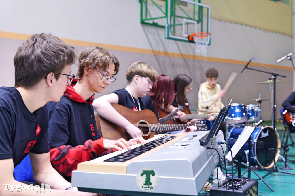 Finał WOŚP w Tucholi. Wolontariusze na ulicach, impreza w OSiR-ze