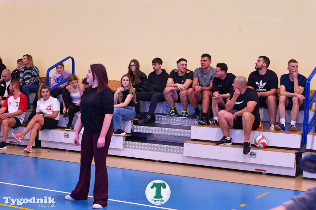 Siatkówka w SP Żalno na WOŚP