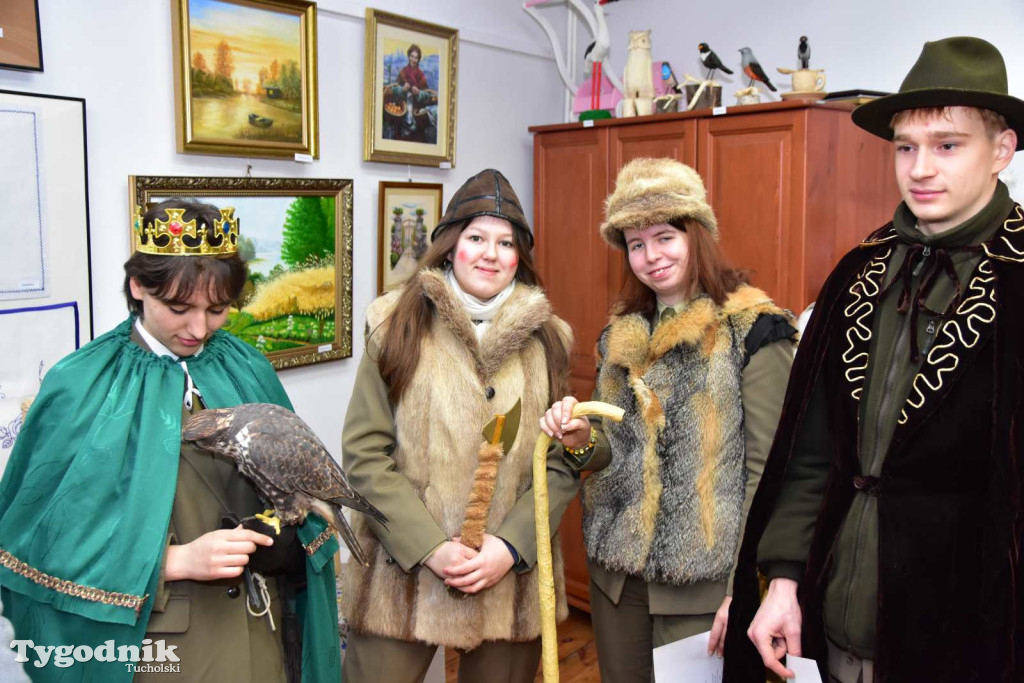 Korowód kolędników rozgrzał mroźną i śnieżną Tucholę