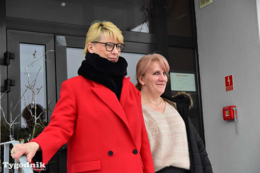 Korowód kolędników rozgrzał mroźną i śnieżną Tucholę