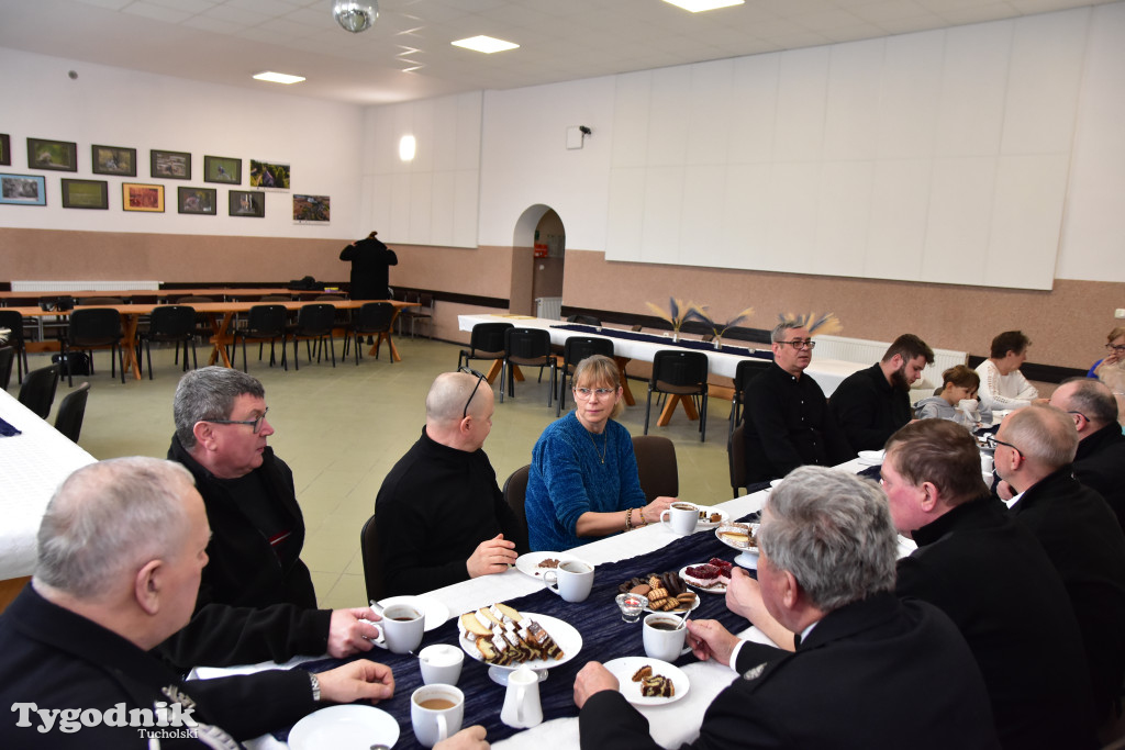 Minikowo: W czynie społecznym zadbali o akustykę w sali świetlicy wiejskiej