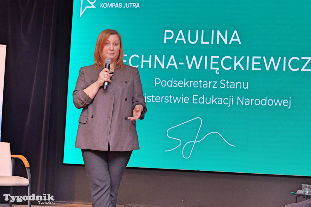 W Tucholi o reformie oświaty. Ministerstwo i kuratorium