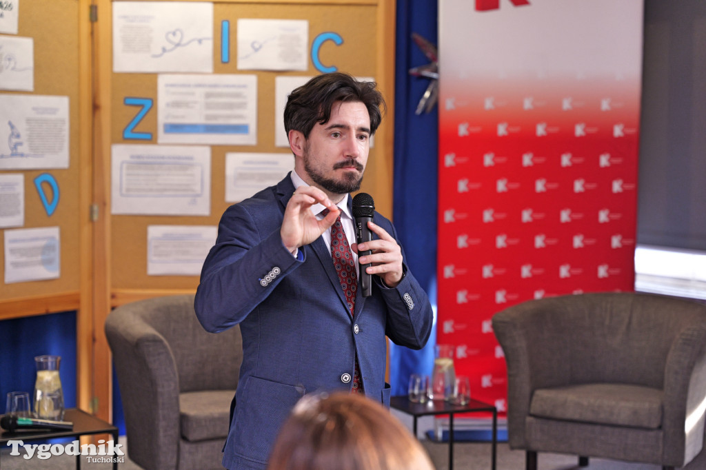 W Tucholi o reformie oświaty. Ministerstwo i kuratorium