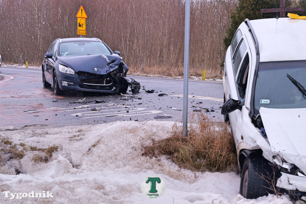 Niedziela. Wypadek na drodze Tuchola - Sępólno. Skrzyżowanie...