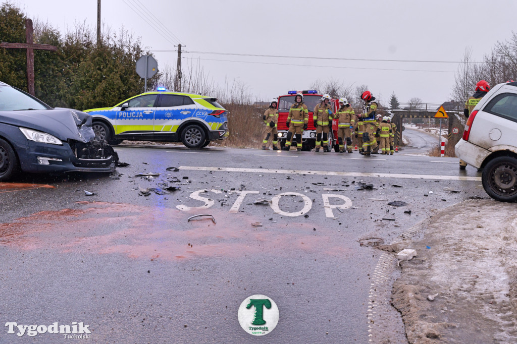 Niedziela. Wypadek na drodze Tuchola - Sępólno. Skrzyżowanie...