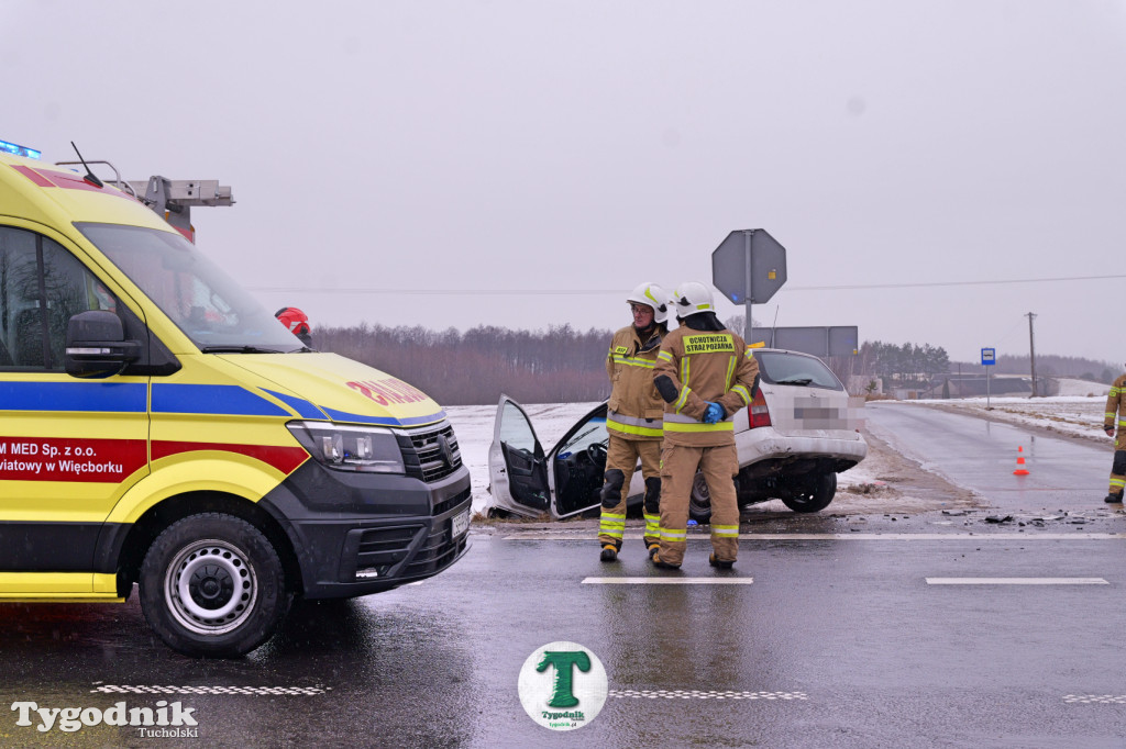 Niedziela. Wypadek na drodze Tuchola - Sępólno. Skrzyżowanie...