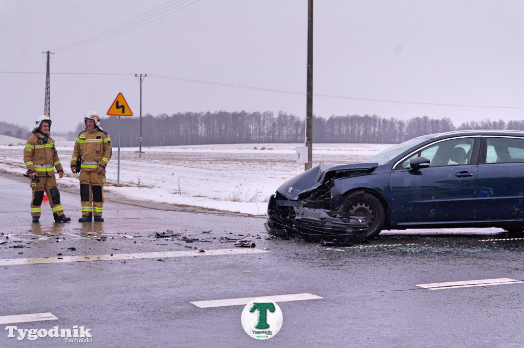 Niedziela. Wypadek na drodze Tuchola - Sępólno. Skrzyżowanie...