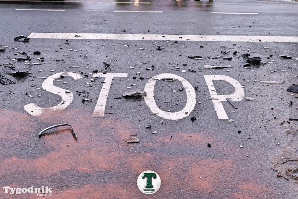 Niedziela. Wypadek na drodze Tuchola - Sępólno. Skrzyżowanie...