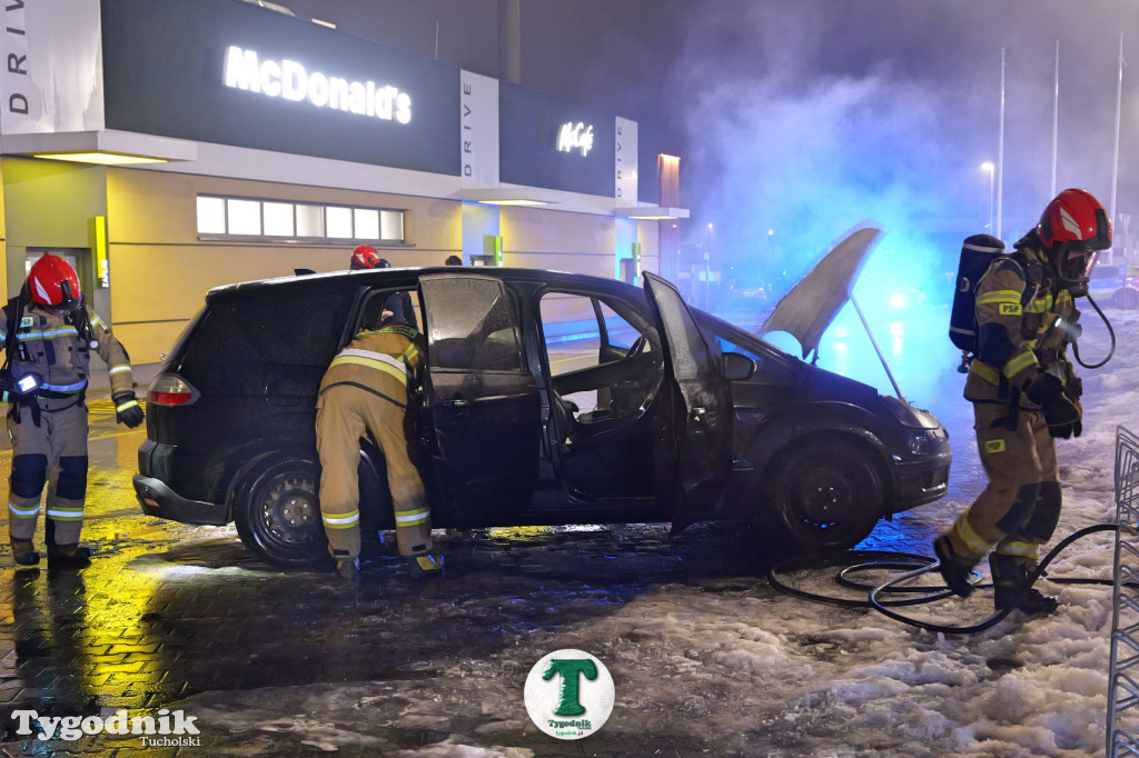 Pożar samochodu na parkingu McDonald\'s