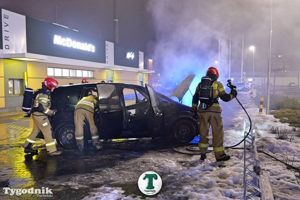Pożar samochodu na parkingu McDonald\'s