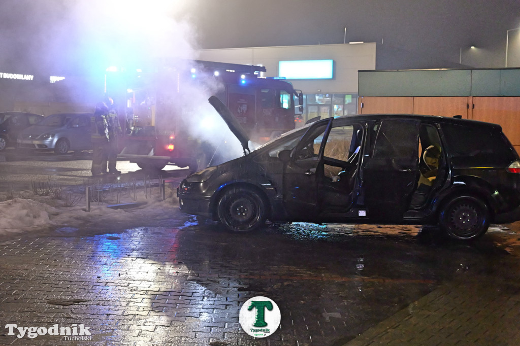 Pożar samochodu na parkingu McDonald\'s