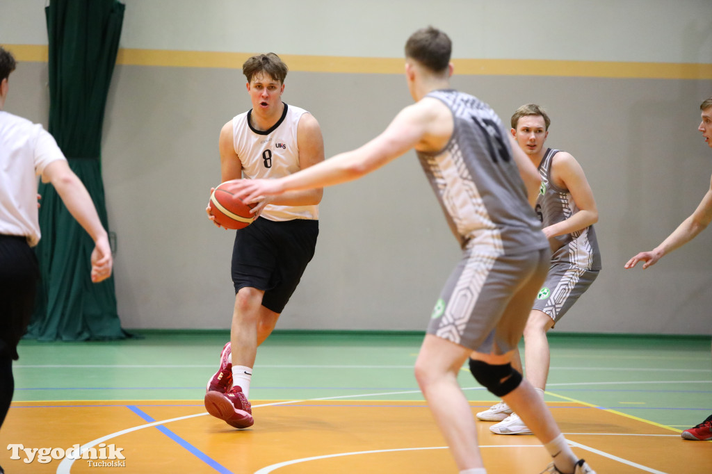 Koszykówka: gospodarze zabrali puchar dyrektora