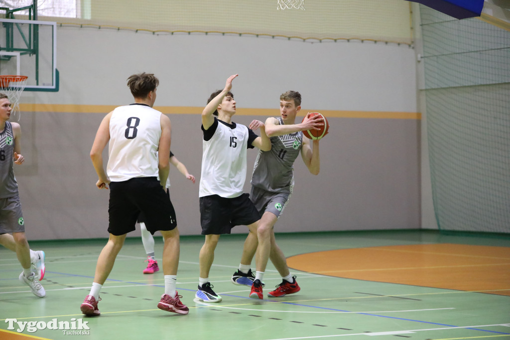 Koszykówka: gospodarze zabrali puchar dyrektora