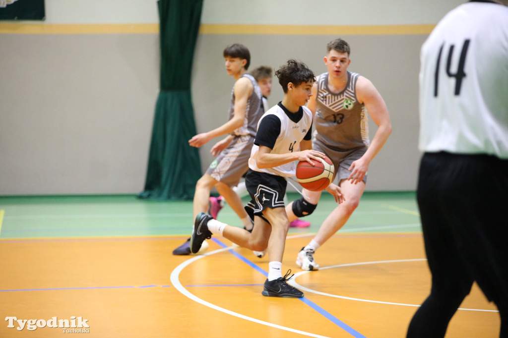 Koszykówka: gospodarze zabrali puchar dyrektora