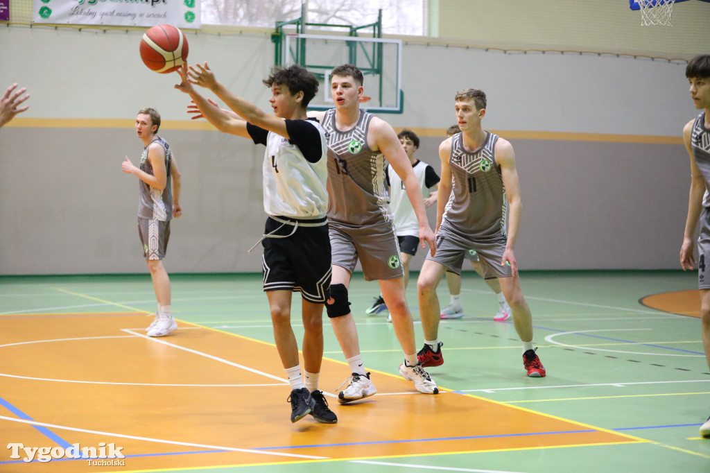 Koszykówka: gospodarze zabrali puchar dyrektora