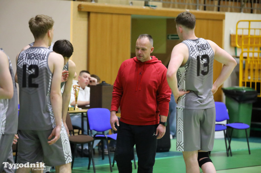 Koszykówka: gospodarze zabrali puchar dyrektora