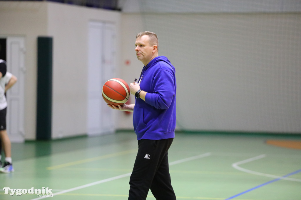 Koszykówka: gospodarze zabrali puchar dyrektora