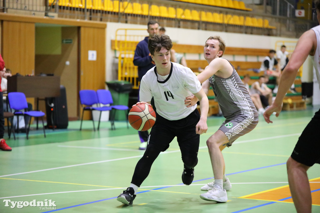 Koszykówka: gospodarze zabrali puchar dyrektora