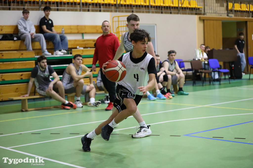 Koszykówka: gospodarze zabrali puchar dyrektora