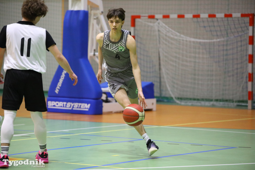 Koszykówka: gospodarze zabrali puchar dyrektora