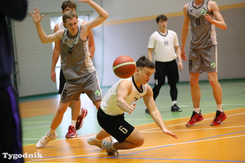 Koszykówka: gospodarze zabrali puchar dyrektora