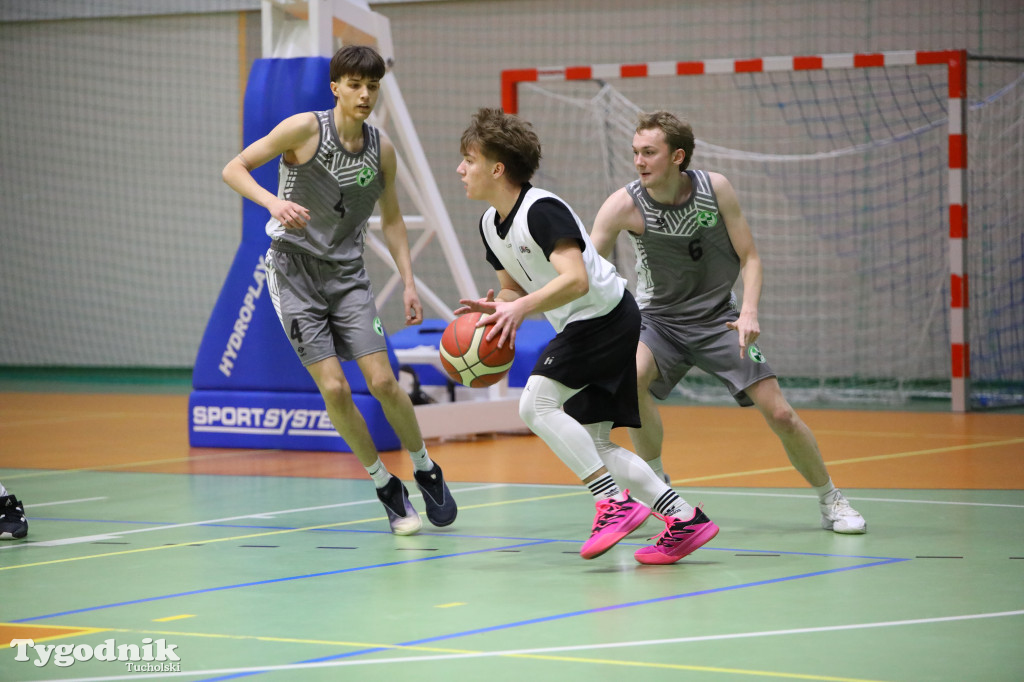 Koszykówka: gospodarze zabrali puchar dyrektora