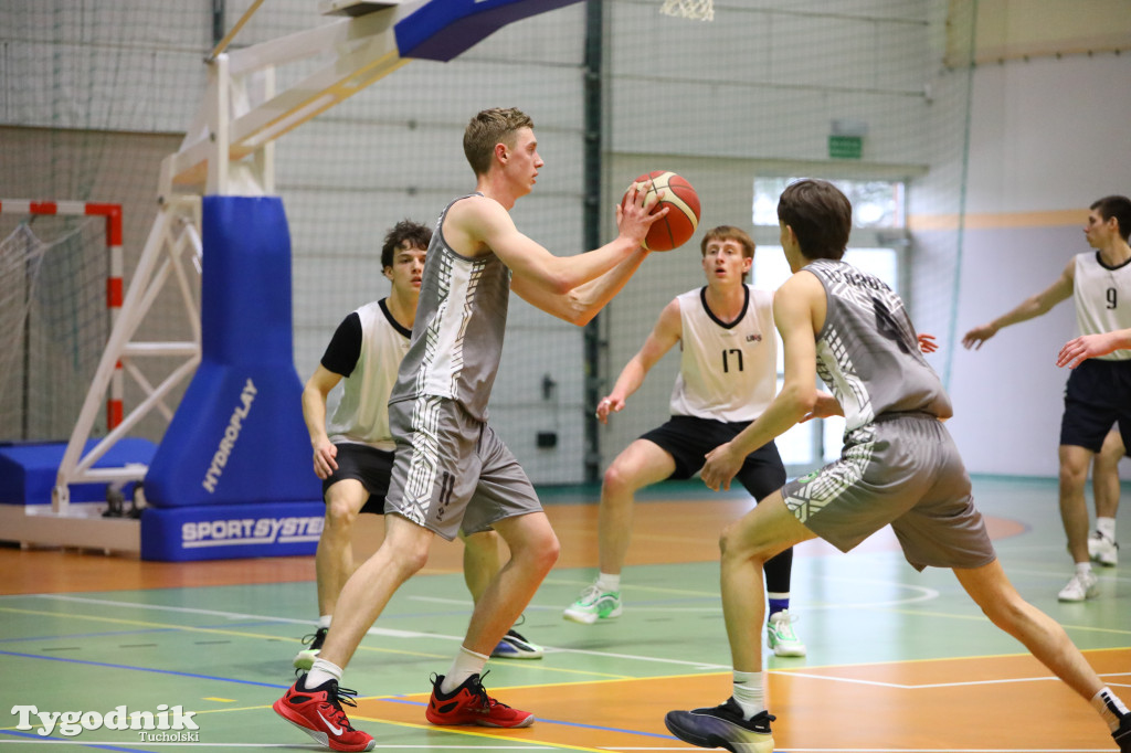 Koszykówka: gospodarze zabrali puchar dyrektora