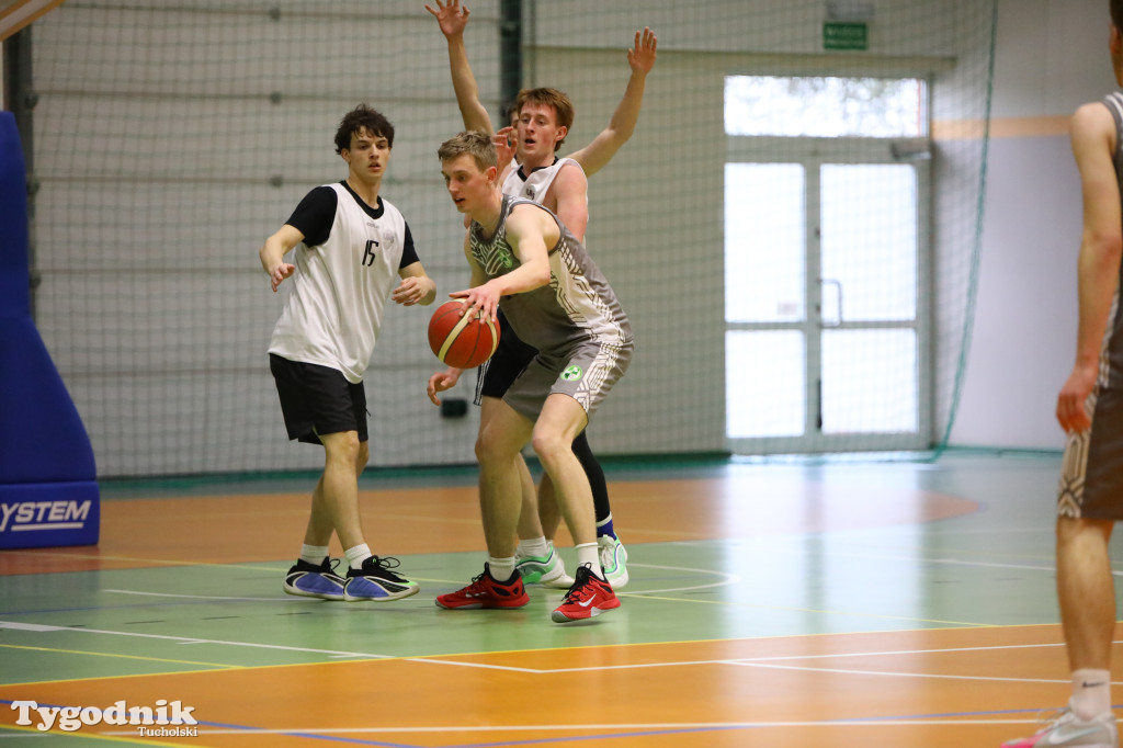 Koszykówka: gospodarze zabrali puchar dyrektora