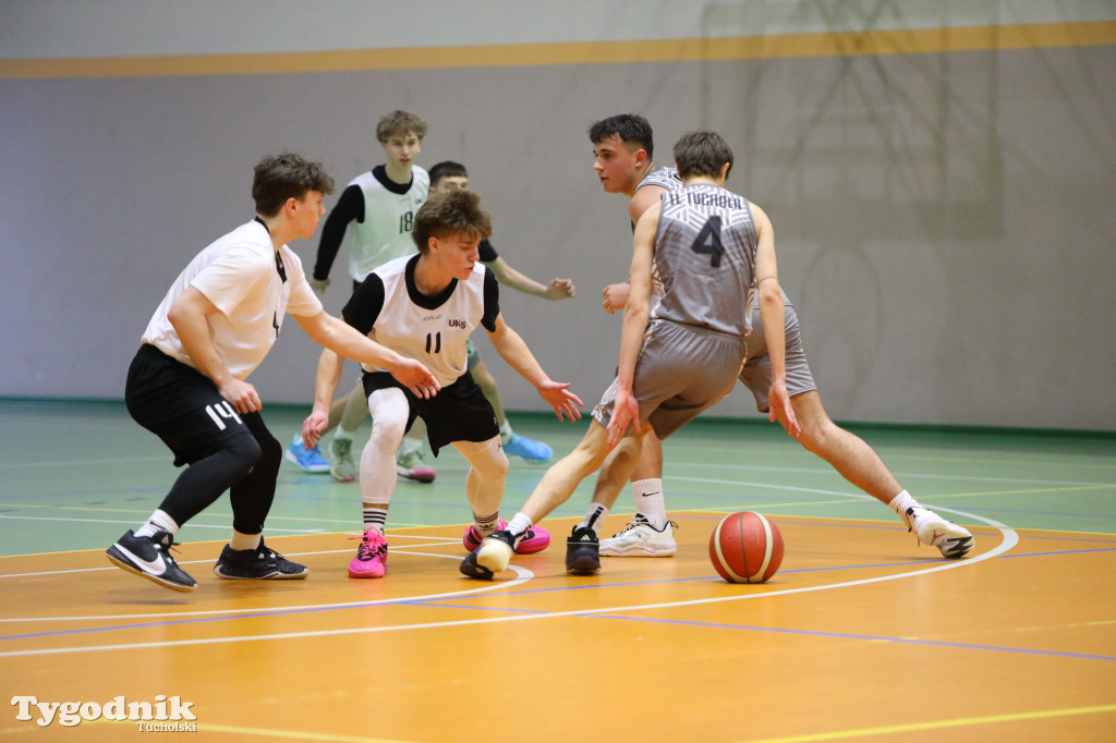 Koszykówka: gospodarze zabrali puchar dyrektora